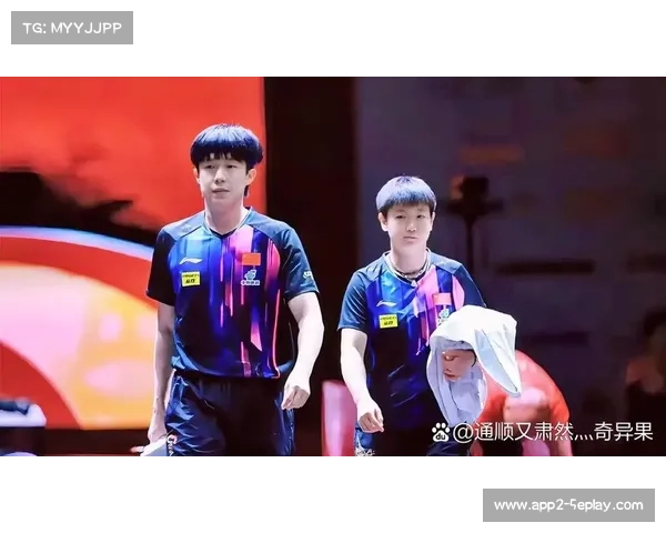 王楚钦调侃孙颖莎采访细节,队友互动展现日常训练趣味